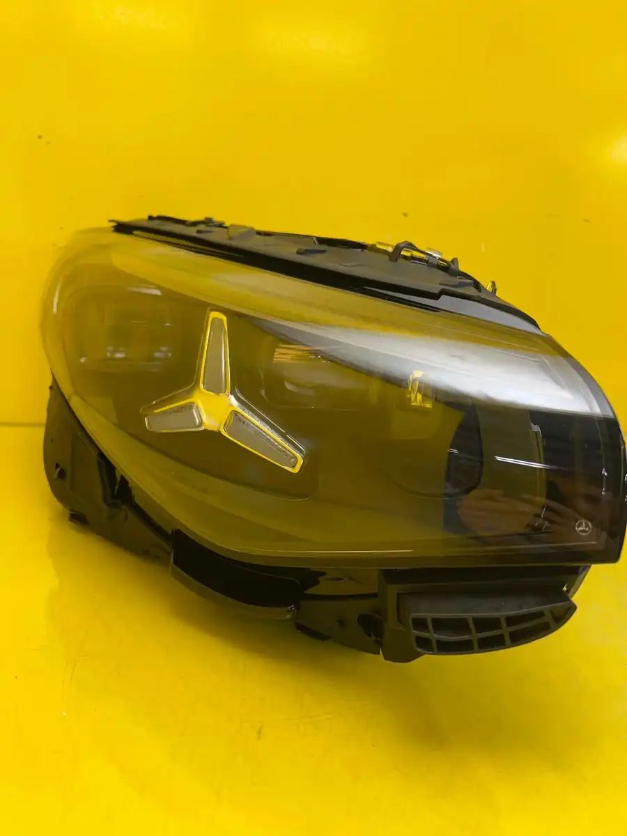 Far Dreapta Mercedes CLA C174 III 25- Multibeam LED