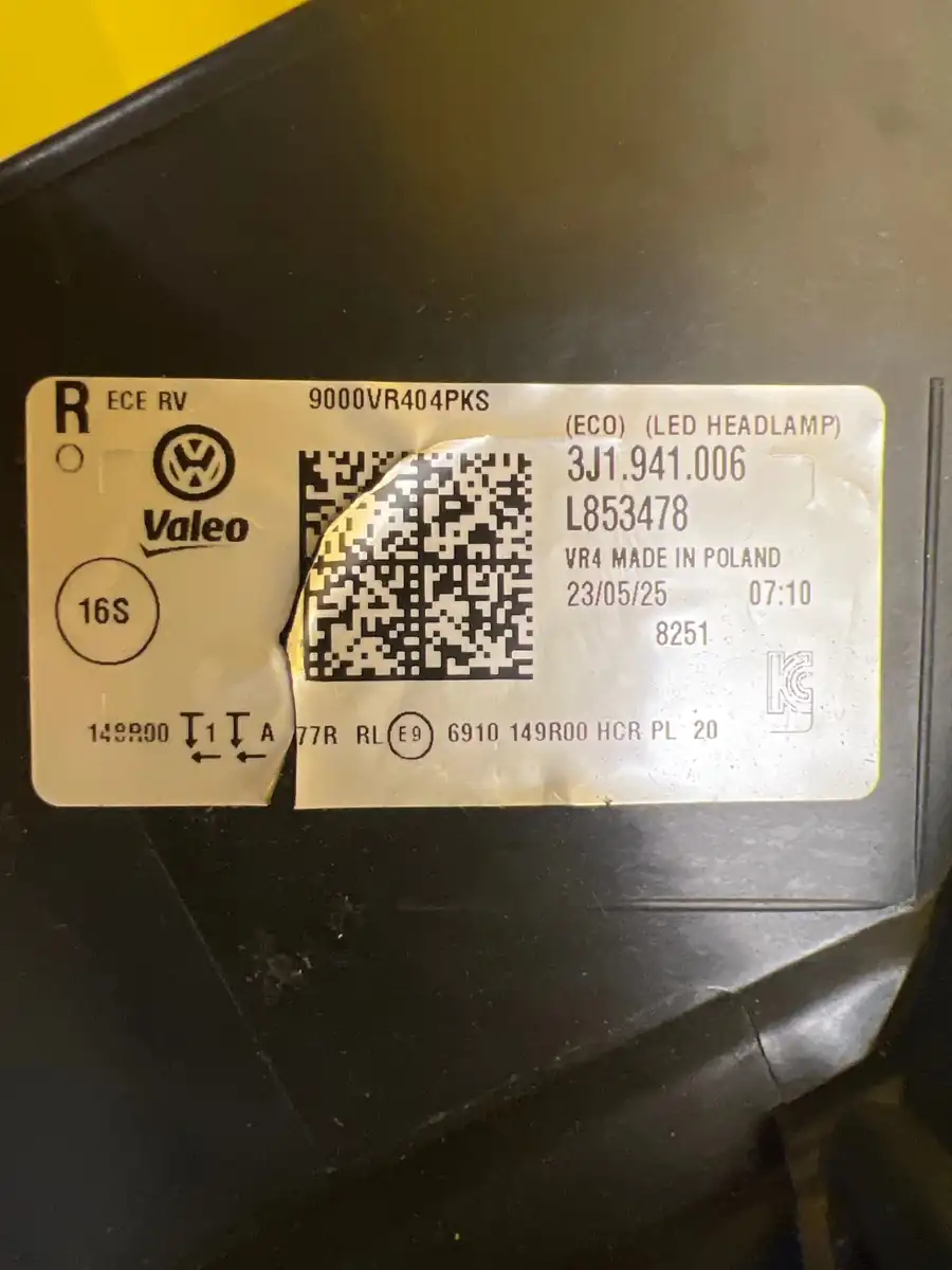 Far Dreapta VW Passat B9 Full LED