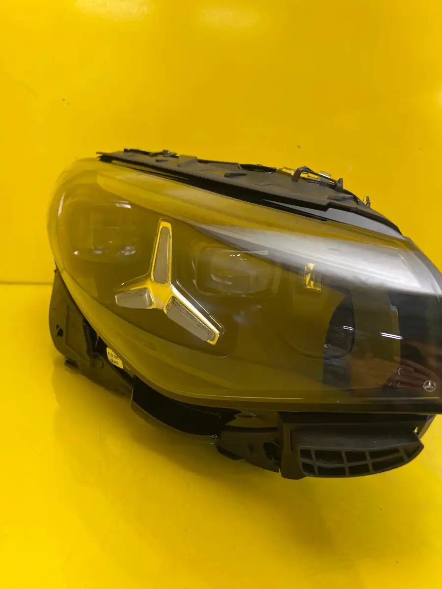 Far Dreapta Mercedes CLA C174 III 25- Multibeam LED