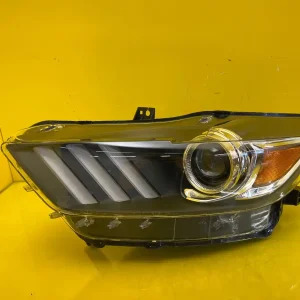 Far Ford Mustang VI 15 Xenon