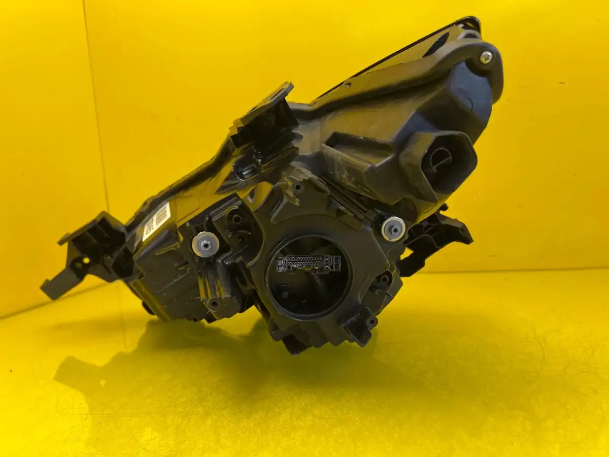 Far Dreapta Mazda 3 Bp Full LED