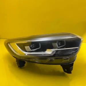 Far Dreapta Renault Kadjar Full LED