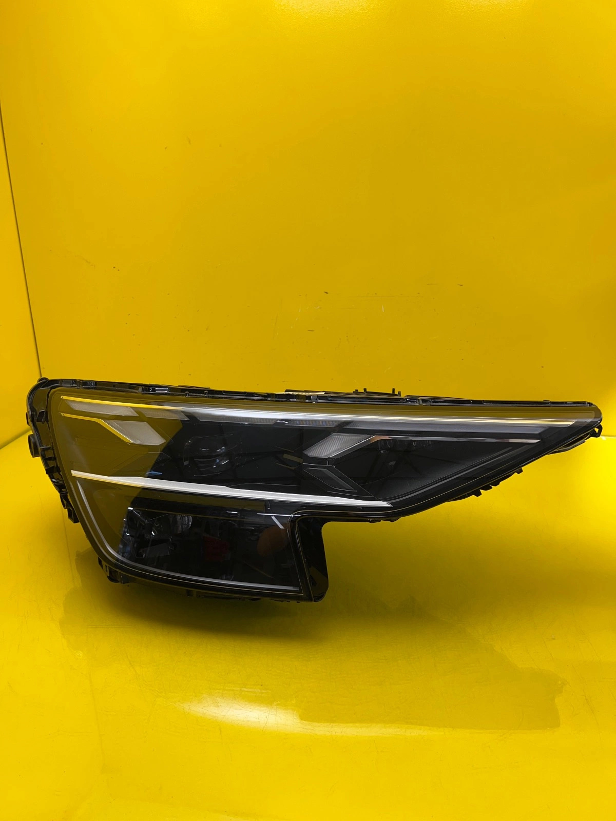 Far dreapta Full LED Facelift OEM 28019