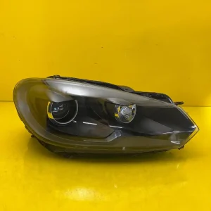 Far Dreapta VW Golf VI 6 R32 Xenon