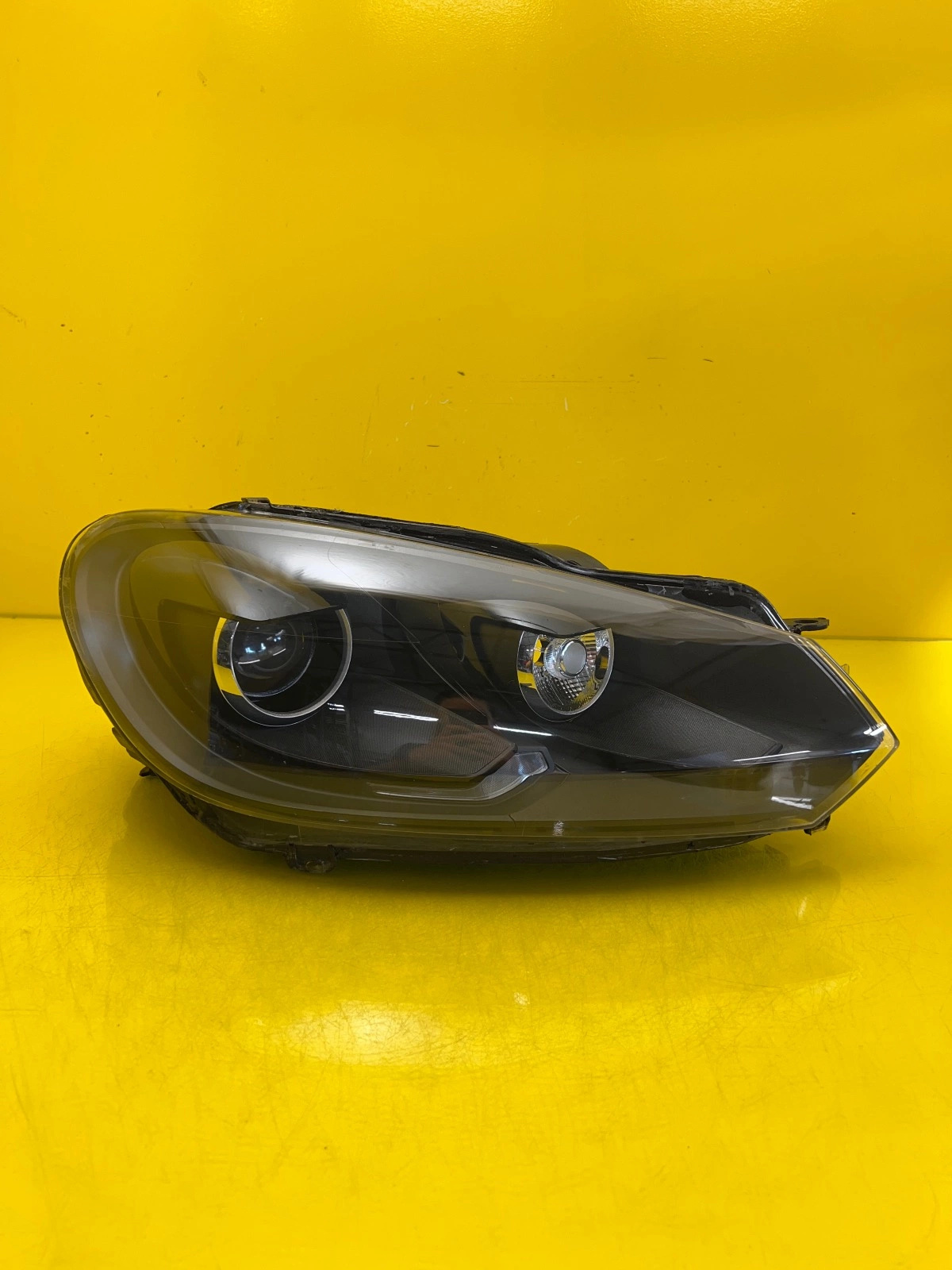 Far Dreapta VW Golf VI 6 R32 Xenon