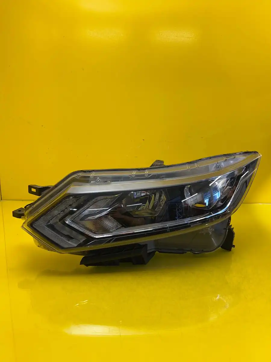 Far Stanga Nissan Qashqai Ii Lift J11 LED
