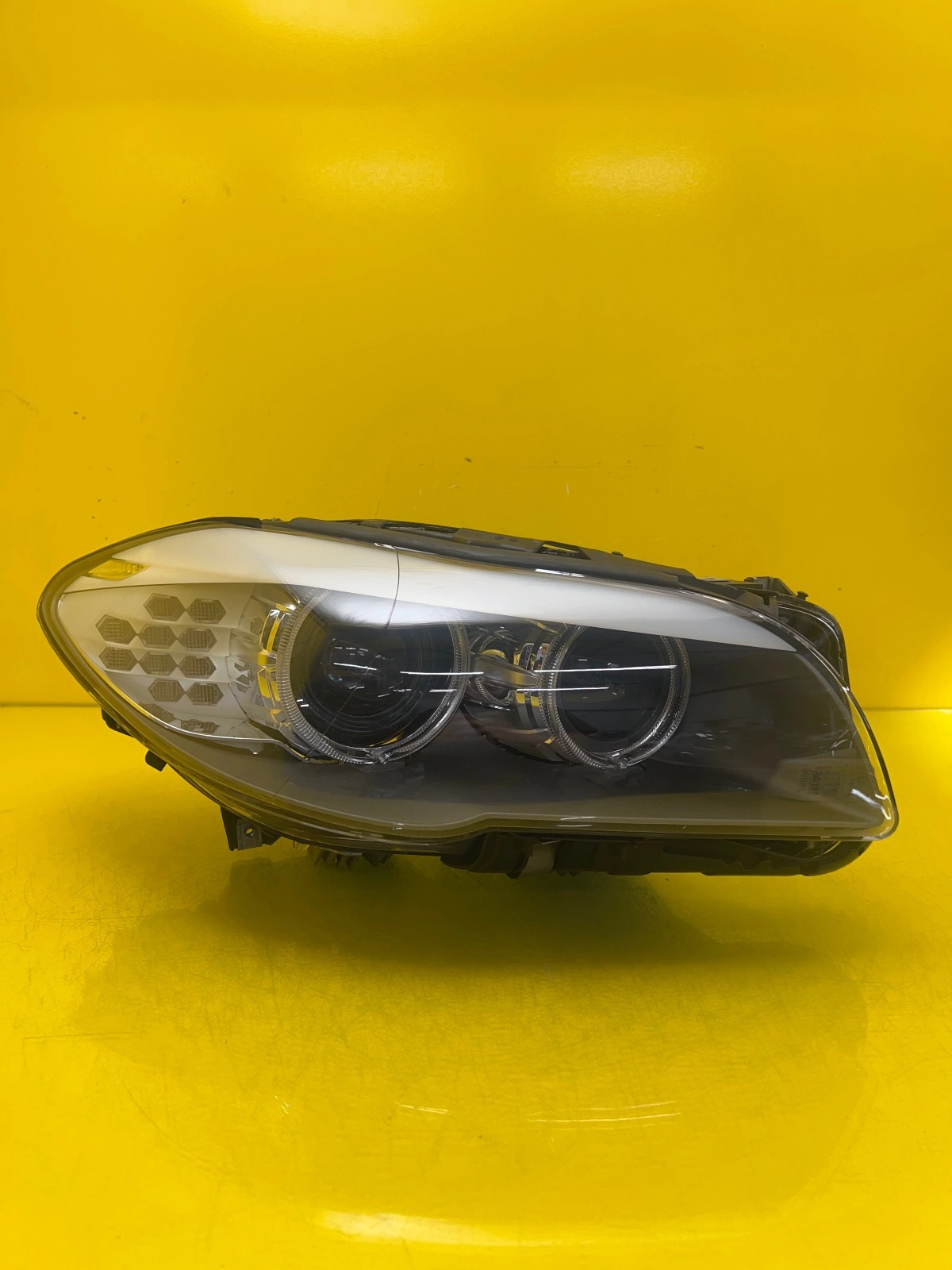 Far dreapta Xenon BMW Seria 5 F10 OEM 7203246-19