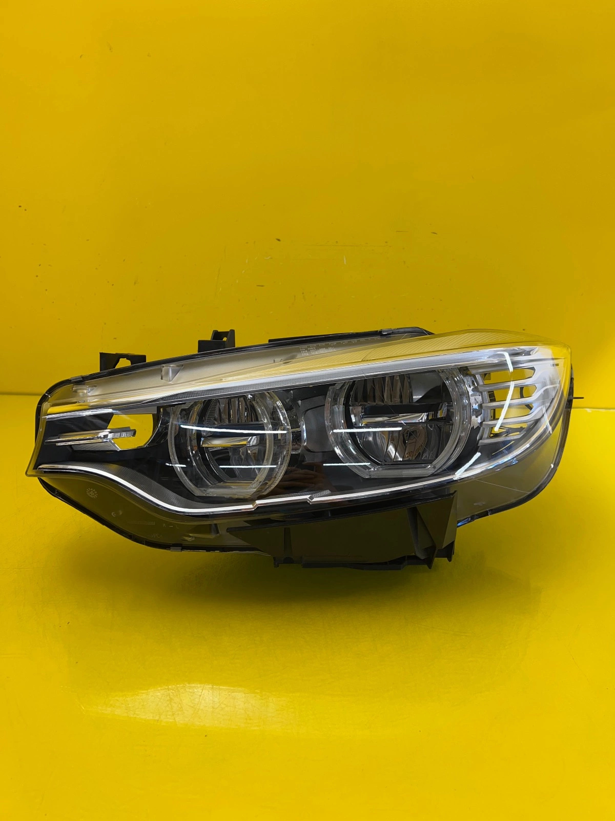 Far stânga Full LED Adaptive F32 OEM 7424101-02