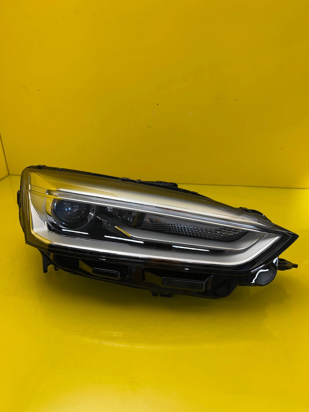 Far Dreapta Audi A5 8w6 Bixenon