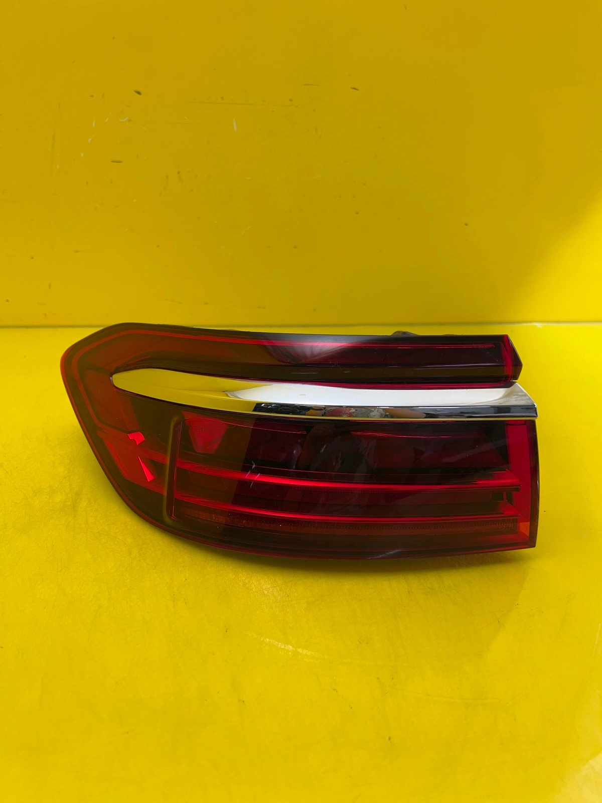 Lampă spate stânga LED Facelift OEM 28370