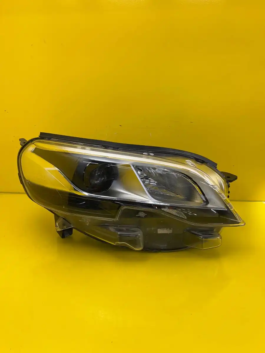 Far Dreapta Peugeot Expert Traveller Iii Bixenon