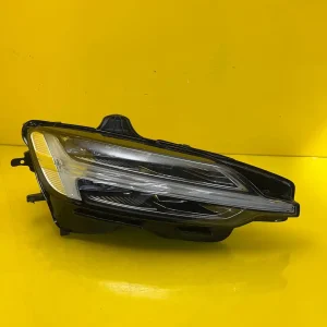 Far Dreapta Volvo S60 V60 Mid LED