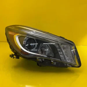Far Dreapta Mercedes CLA W117 117 Xenon