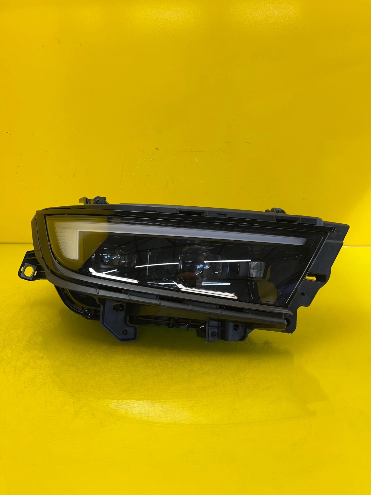 Far stânga Full LED OEM 28650