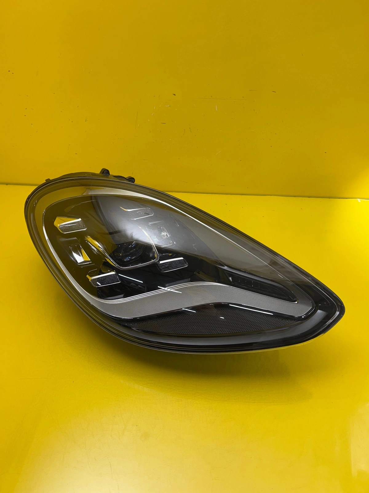Far dreapta Full LED OEM 28666