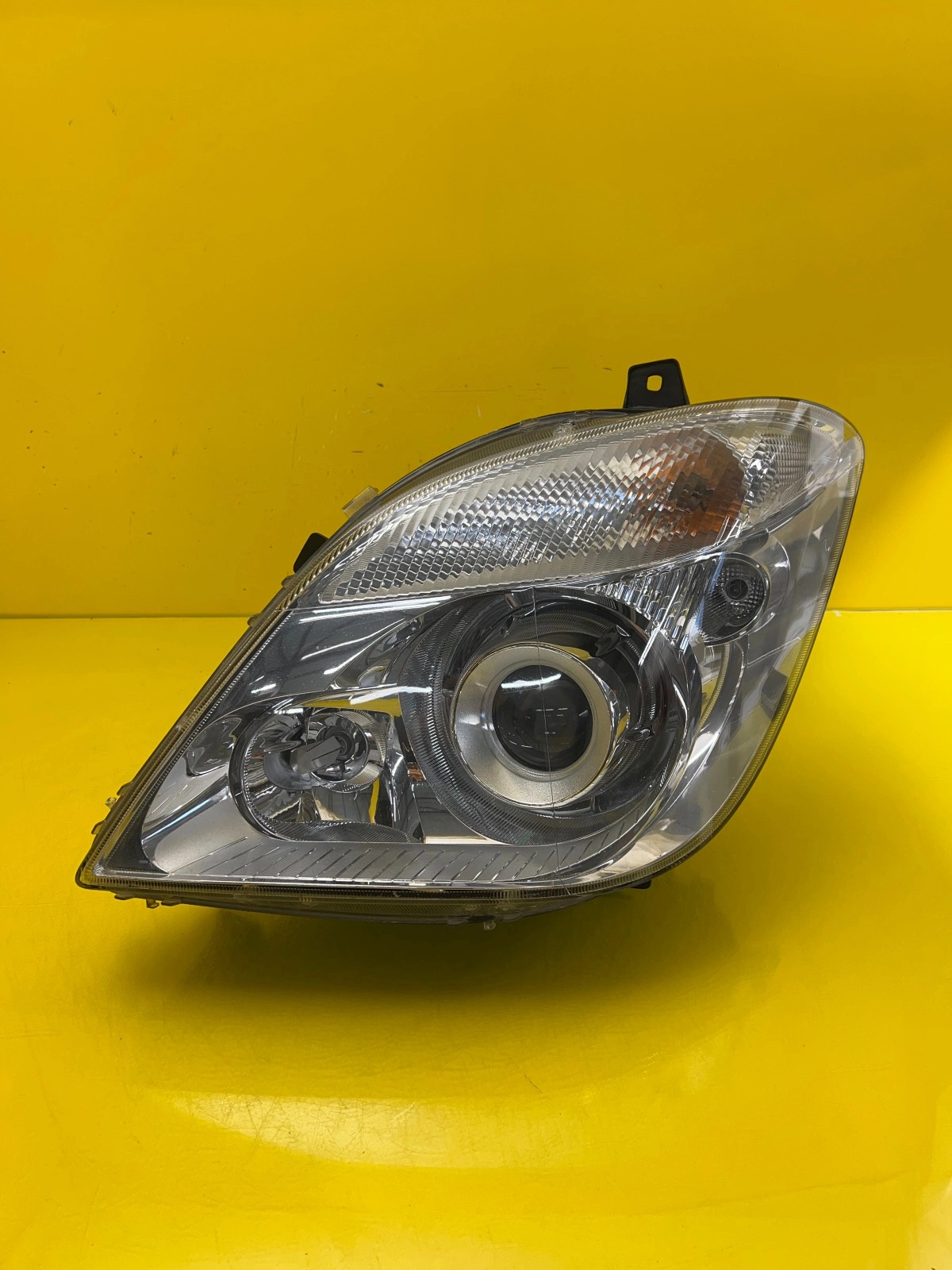Far stânga Xenon OEM 28798