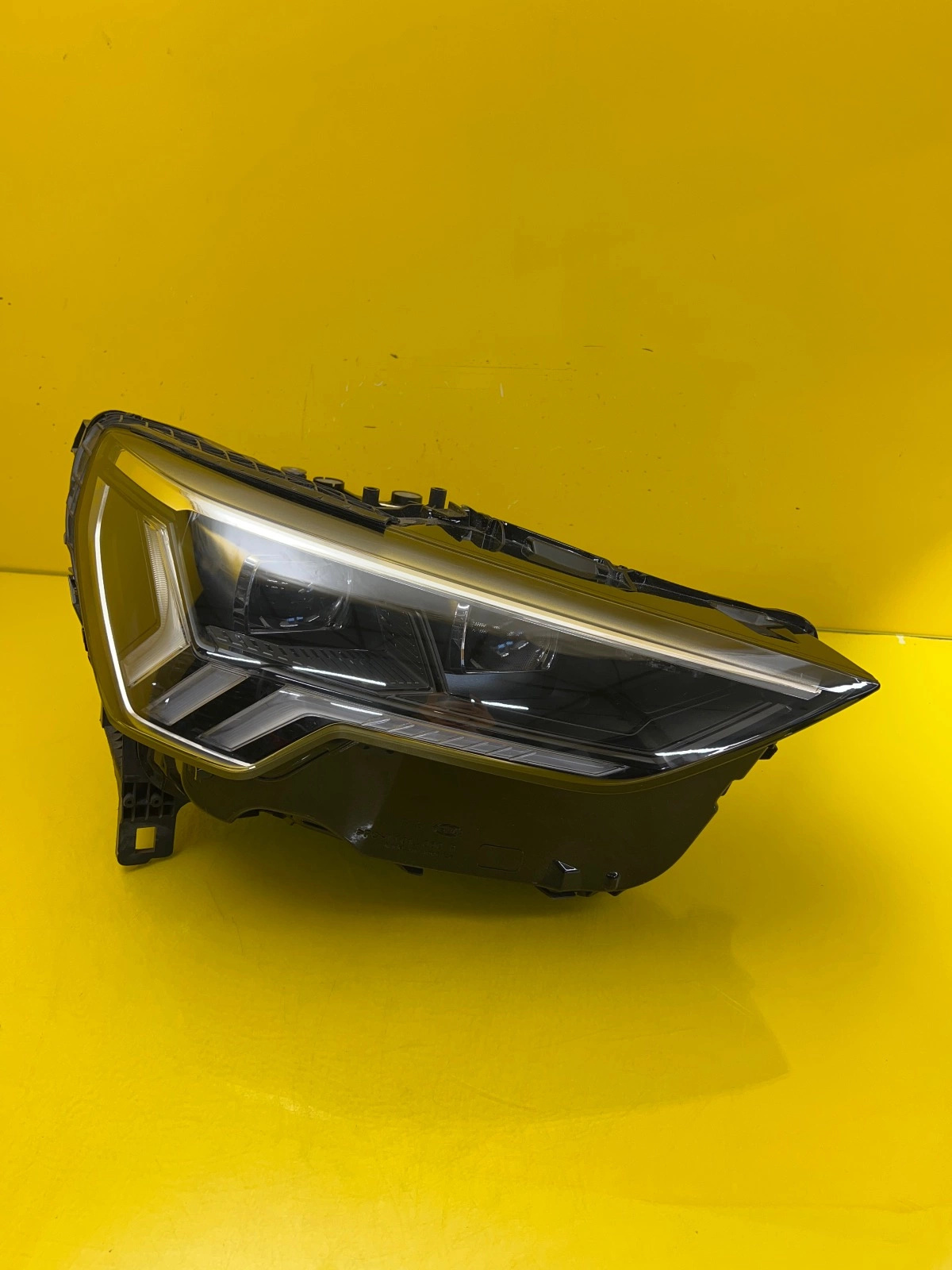 Far dreapta Full LED OEM 28865