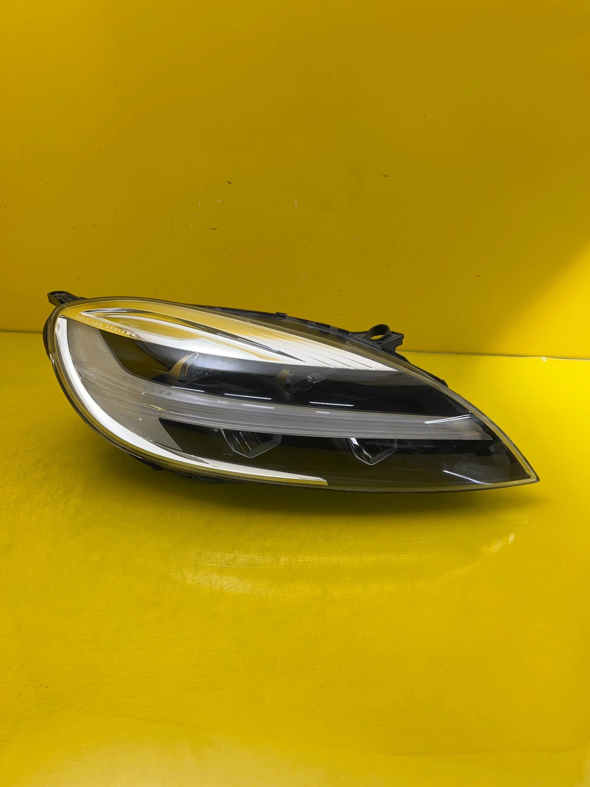 Far Dreapta Volvo V40 S40 Mid LED