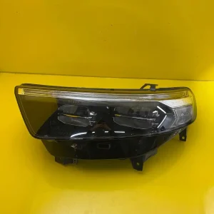 Far Stanga Ford Explorer