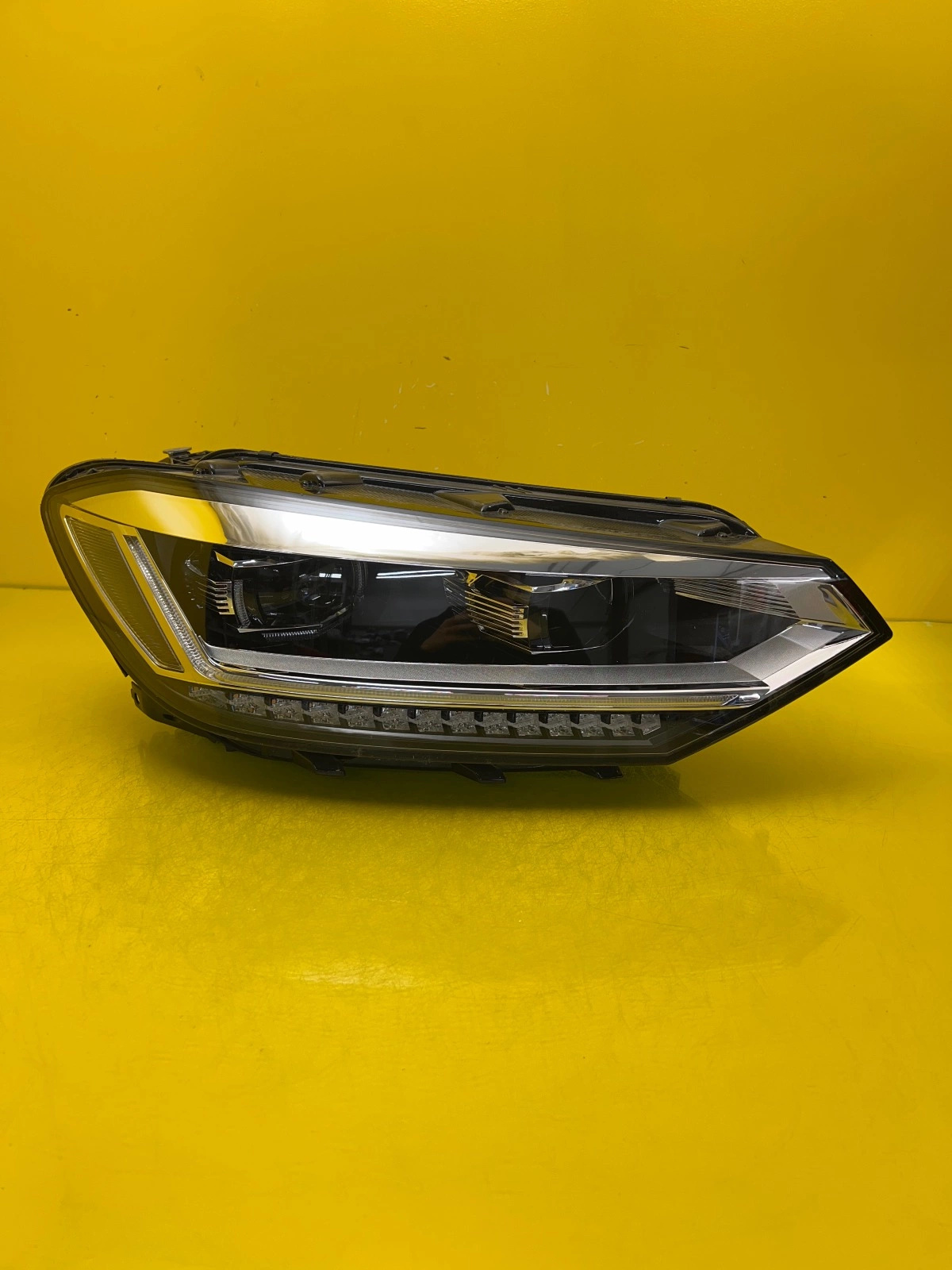 Far Dreapta VW Touran III Full LED