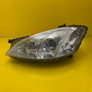 Far Mercedes S-Class W221 Bixenon