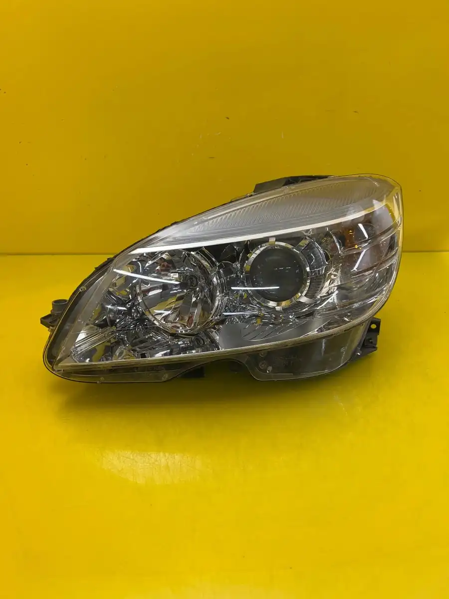 Far Stanga Mercedes Klasa W204