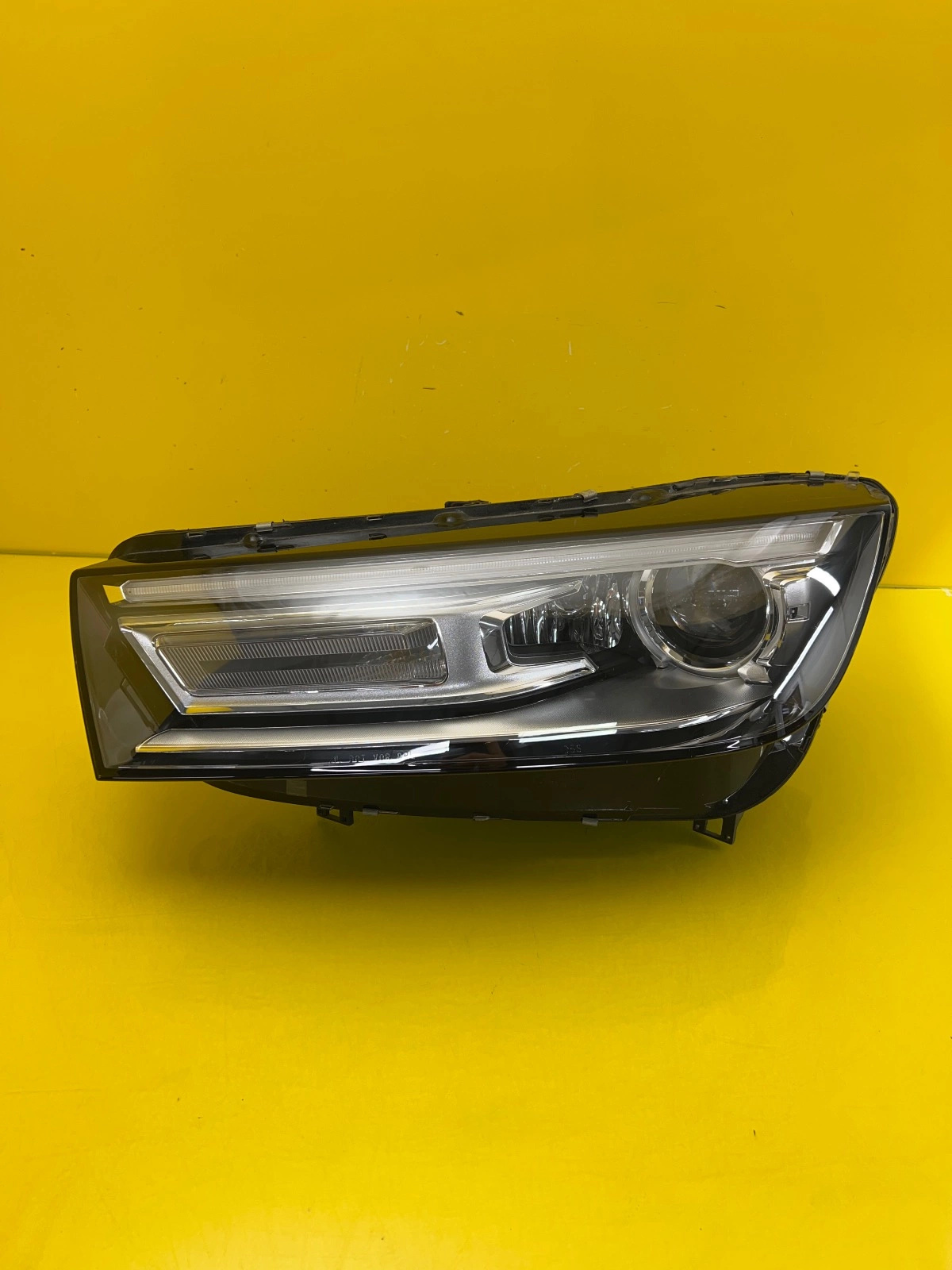 Far stânga Bi-Xenon OEM 29633