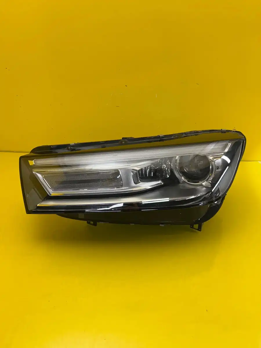 Far Stanga Audi Q5 80A Bixenon