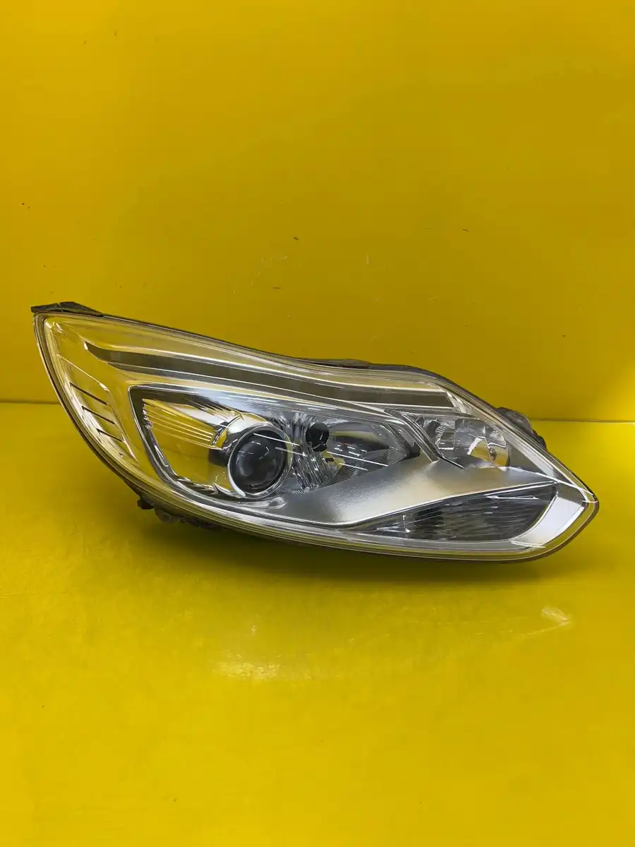 Far Dreapta Ford Focus MK3 III 10 14 Xenon