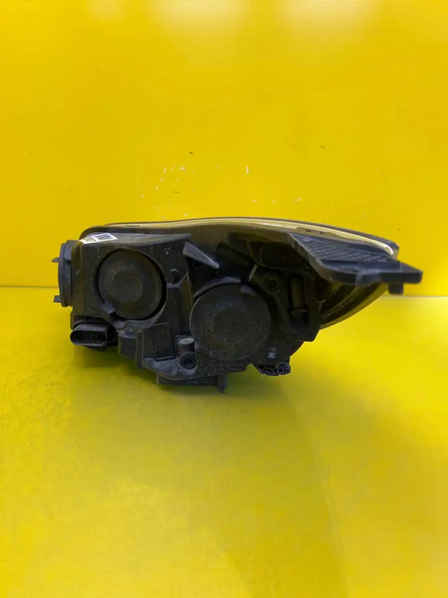 Far Dreapta Ford Focus MK3 III 10 14 Xenon