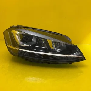 Far Dreapta VW Golf VII Xenon