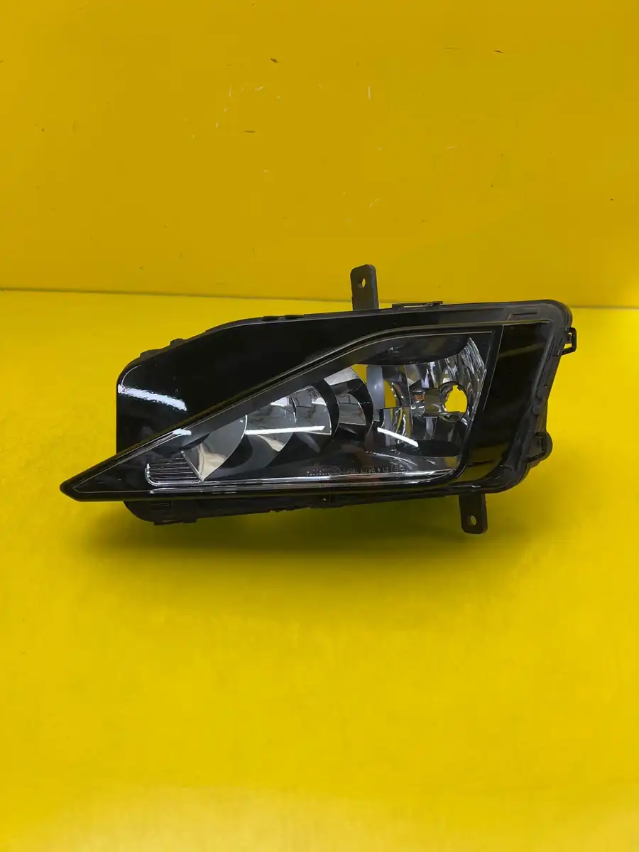 Far Dreapta VW Golf VII Sportsvan Halogen