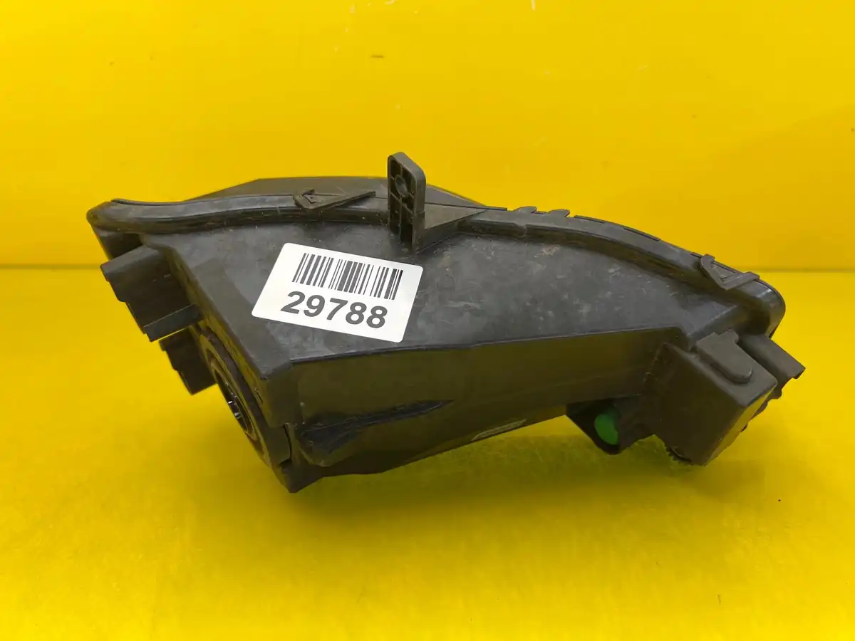 Far Dreapta VW Golf VII Sportsvan Halogen