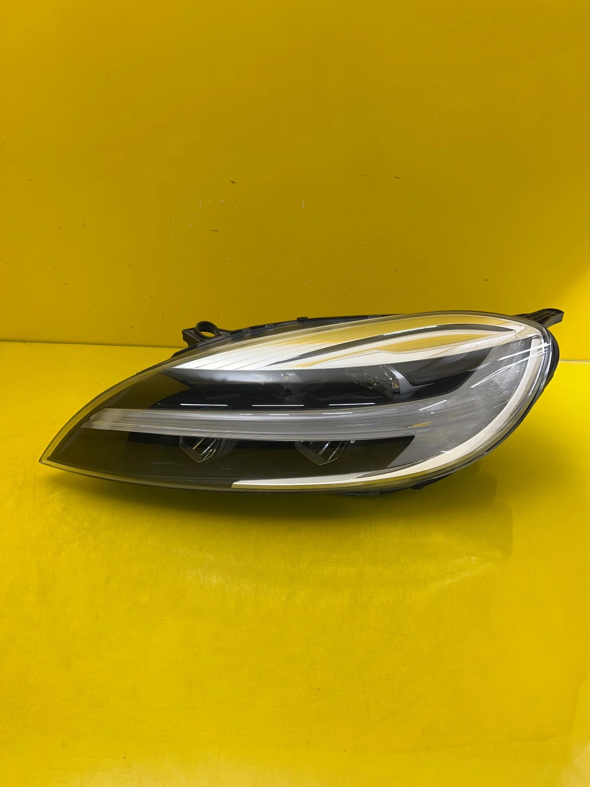 Far Stanga Volvo S40 V40 Mid LED