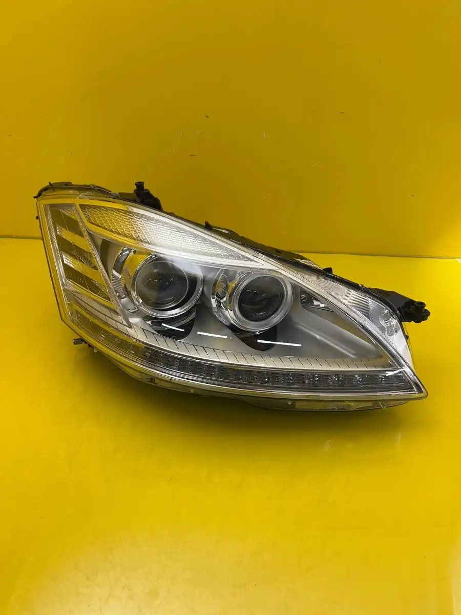 Far Dreapta Mercedes S-Class W221 Lift Xenon