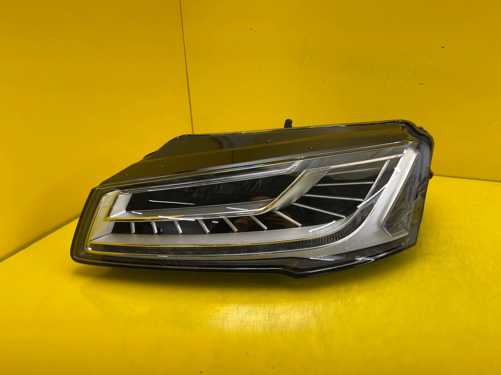 Far stânga Full LED Facelift OEM 30025