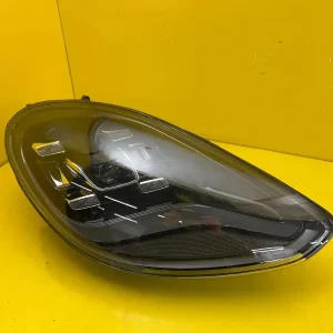 Far Dreapta Porsche Panamera II 971 Matrix