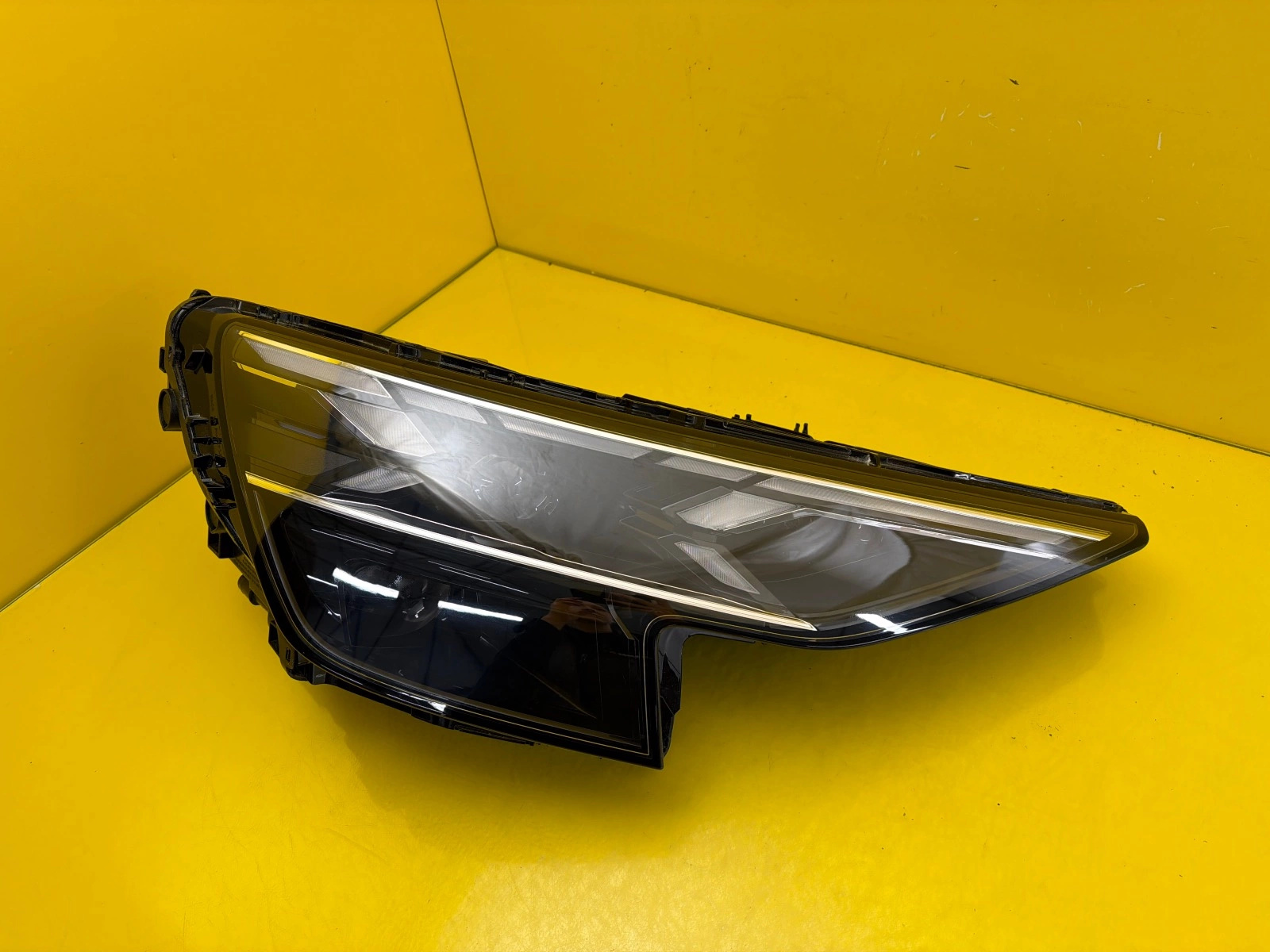 Far dreapta Full LED Laser Facelift OEM 30060