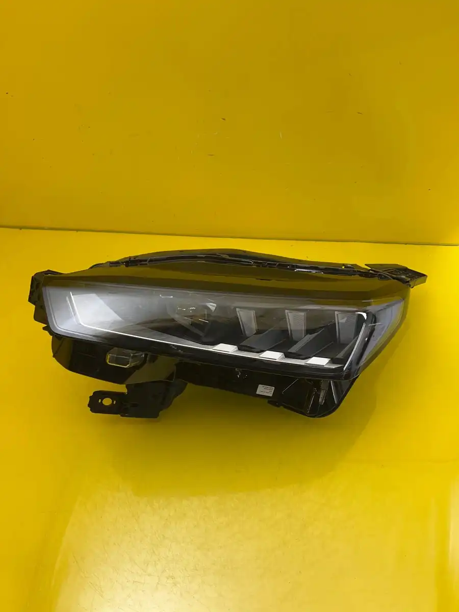 Far Peugeot 3008 III 23- Full LED