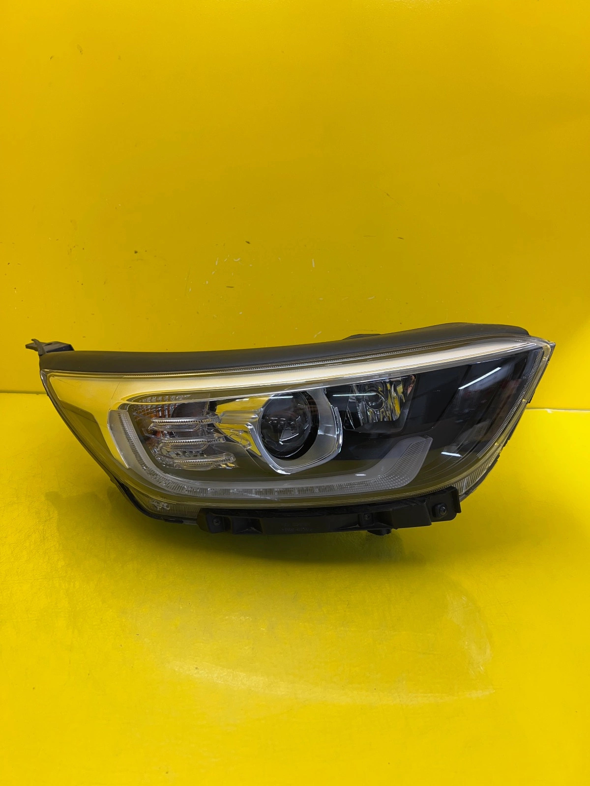 Far Dreapta Kia Stonic 92102H8 LED