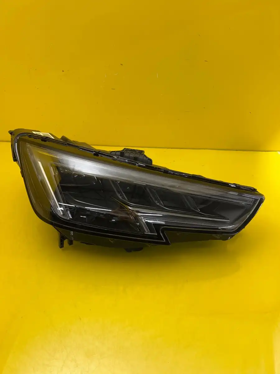 Far Dreapta Audi A4 B9 Matrix LED