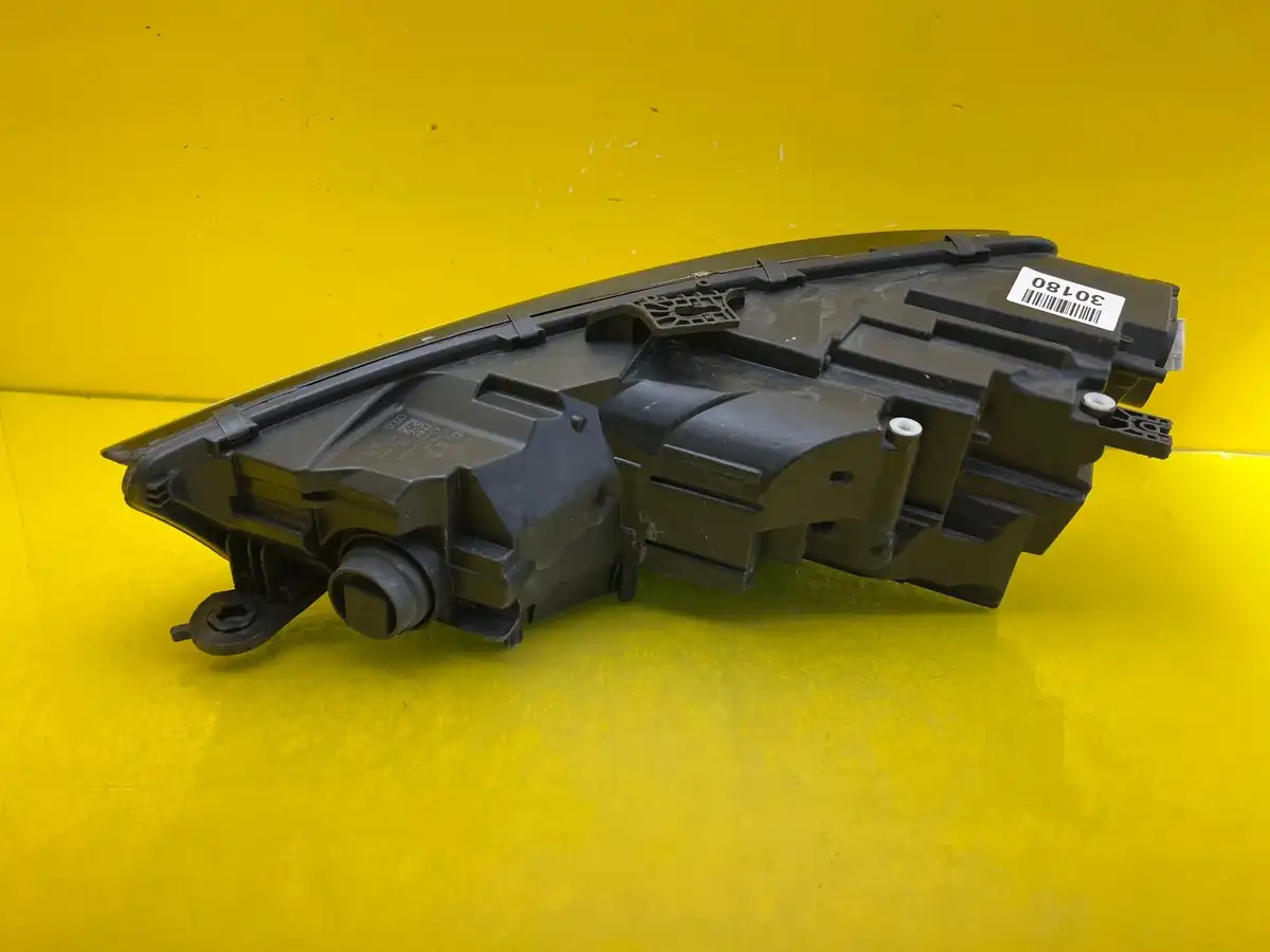 Far Dreapta Audi A4 B9 Matrix LED