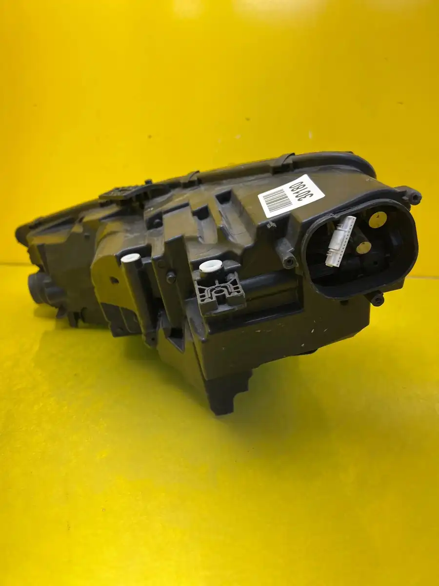 Far Dreapta Audi A4 B9 Matrix LED