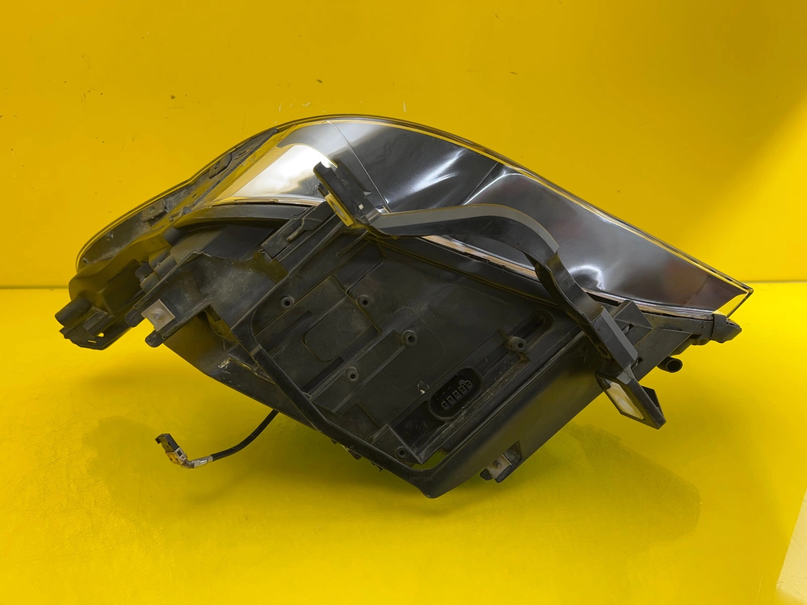 Far dreapta Xenon BMW Seria 5 E60 2003-2006 OEM 30222 - Image 4