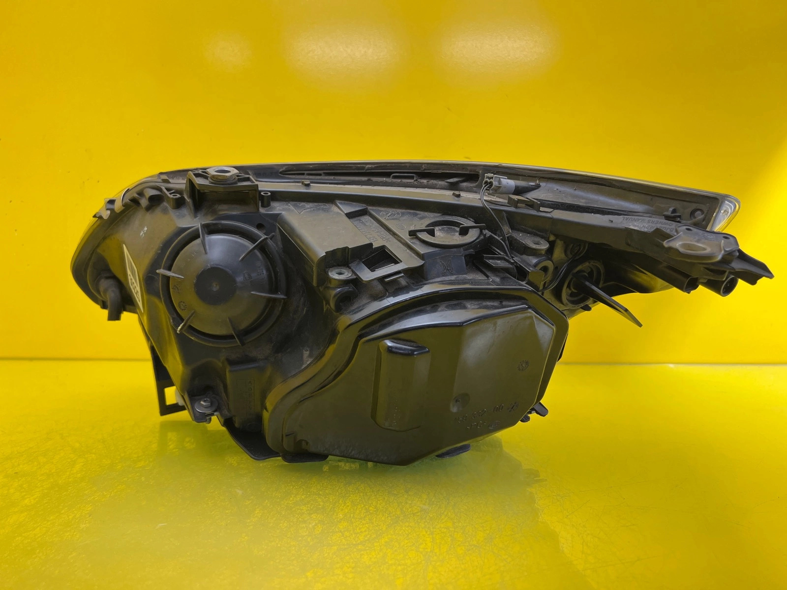 Far dreapta Xenon BMW Seria 5 E60 2003-2006 OEM 30225 - Image 3