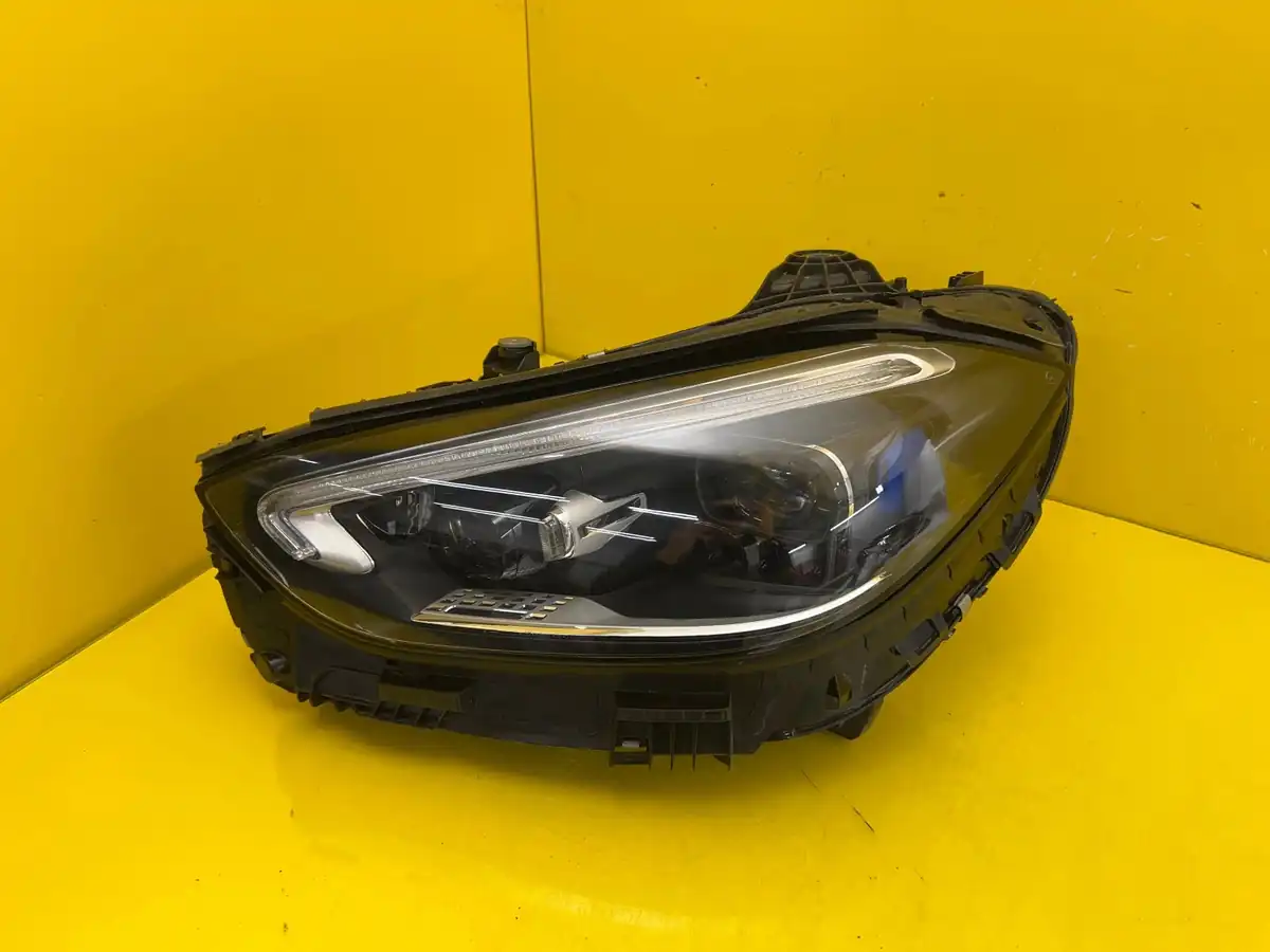 Far Stanga Mercedes Klasa W206 Digital Light