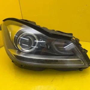 Far Dreapta Mercedes C-Class W204 Lift Bixenon