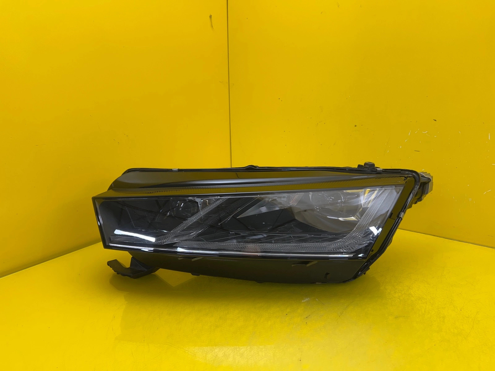 Far Skoda Octavia IV 5E4 Full LED