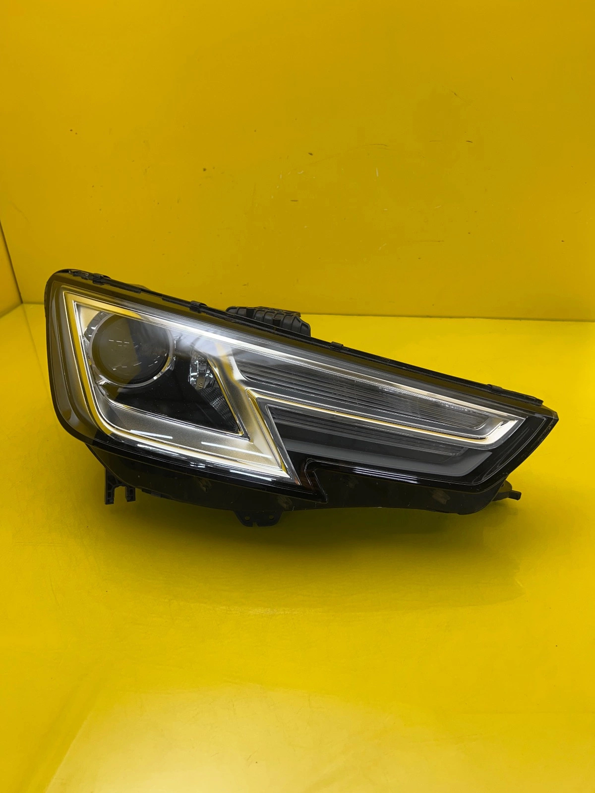 Far dreapta Xenon 2015-2019 OEM 30601