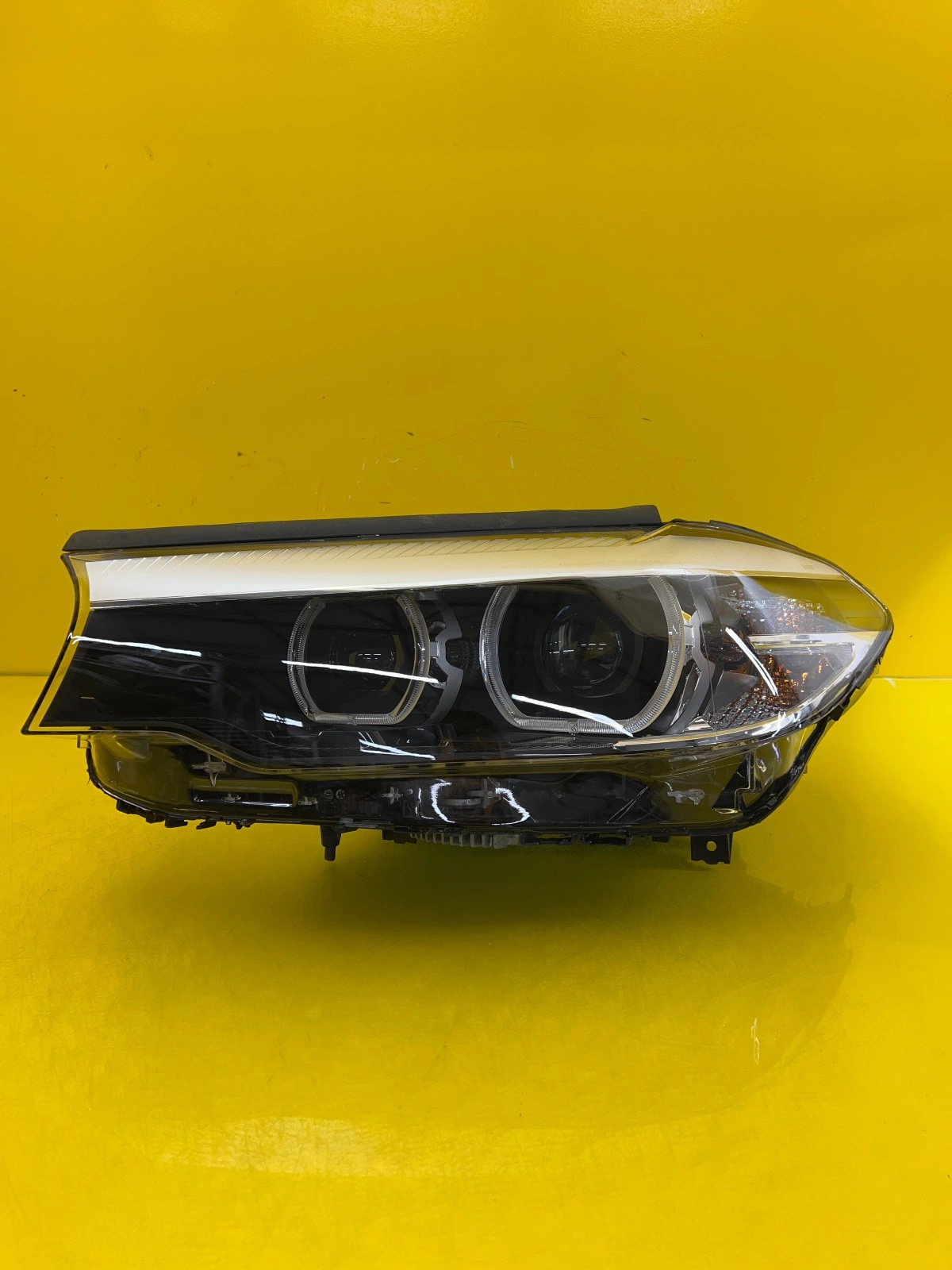 Far stânga Full LED BMW Seria 5 G30 OEM 8499111-03